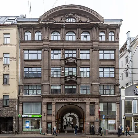 Industrial Style 2bd In Centre *