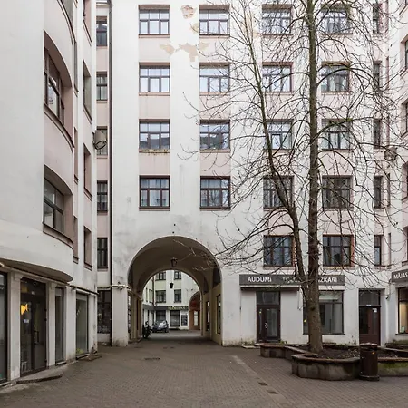 Industrial Style 2bd In Centre Apartment *