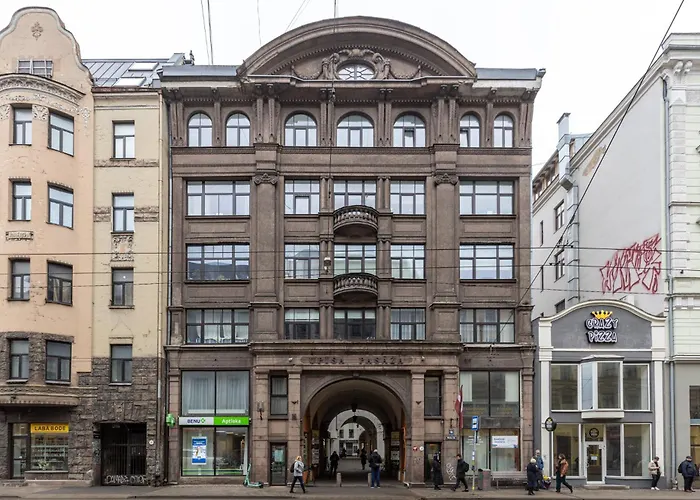 Industrial Style 2bd In Centre *